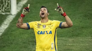 Imagem ilustrativa da imagem Fora do Cruzeiro, Fábio queria ficar até o fim do ano; torcida se revolta