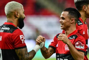 Imagem ilustrativa da imagem Flamengo aguarda investida milionária do futebol árabe por destaque de 2021