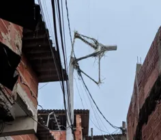 Imagem ilustrativa da imagem Raio atinge poste e assusta moradores em comunidade de Niterói