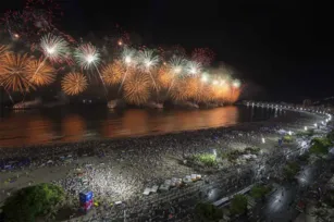 Imagem ilustrativa da imagem Além da festa, réveillon de Copacabana é marcado por arrastão e feridos