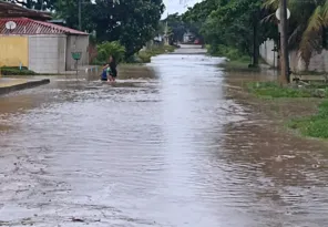 Imagem ilustrativa da imagem Alagamentos e lamaçal tomam conta de ruas em Itaboraí 