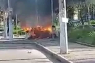 Imagem ilustrativa da imagem Incêndio em carro assusta pedestres de Neves, em São Gonçalo
