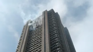 Imagem ilustrativa da imagem Bombeiros controlam chamas em shopping na Zona Sul do Rio