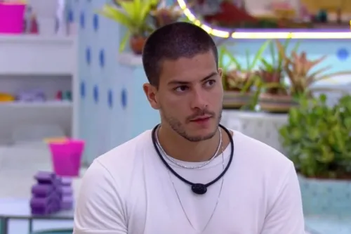 Imagem ilustrativa da imagem BBB 22: Arthur Aguiar passa desodorante nas partes íntimas e vídeo viraliza