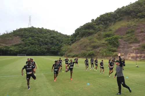 Imagem ilustrativa da imagem Botafogo divulga lista de inscritos para estreia do Carioca; jovem fica de fora