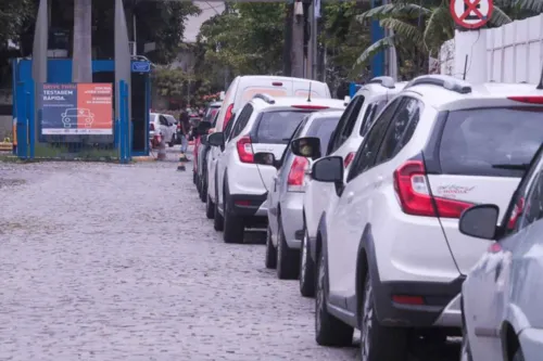 Fila para teste de Covid na UFF no Gragoatá - Alex Ramos- Enfoco