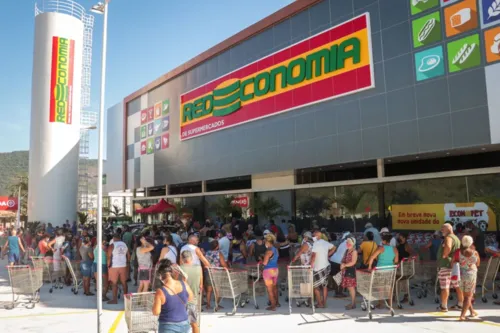 Imagem ilustrativa da imagem Moradores de Itaipuaçu celebram inauguração de supermercado