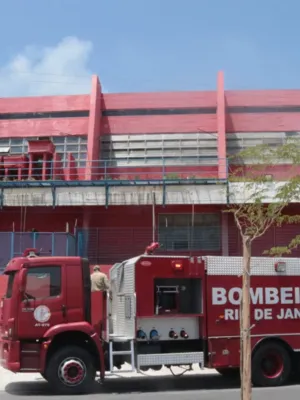 Imagem ilustrativa da imagem Incêndio atinge supermercado no Centro de Niterói