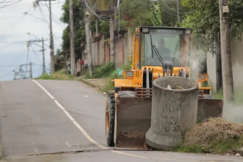 Imagem ilustrativa da imagem PM troca tiros com criminosos e retira barricadas em SG