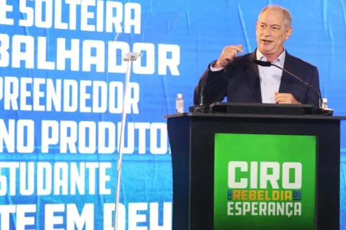 Imagem ilustrativa da imagem Ciro Gomes lança pré-candidatura e detona adversários