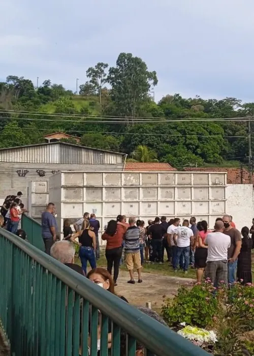 Imagem ilustrativa da imagem Familiares dão adeus a motorista encontrado morto em Maricá 