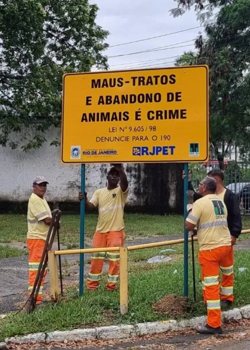 Imagem ilustrativa da imagem Ceasa recebe placas para coibir maus-tratos a animais e incentivar adoções