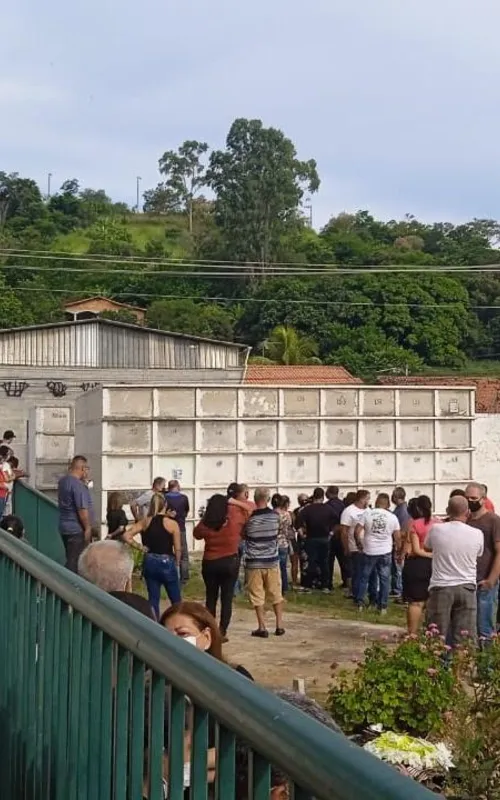 Imagem ilustrativa da imagem Familiares dão adeus a motorista encontrado morto em Maricá 