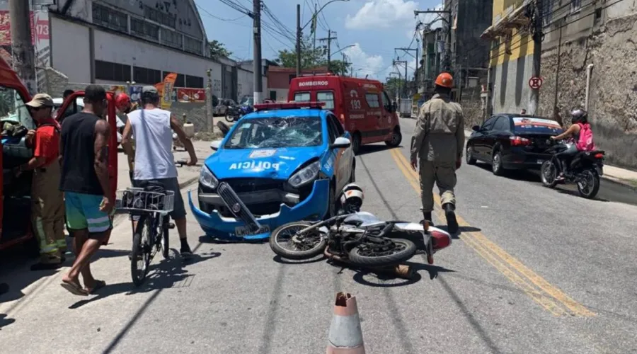 Imagem ilustrativa da imagem Colisão entre carro e moto deixa ferido na Zona Norte de Niterói