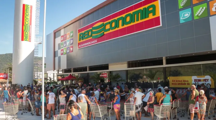 Imagem ilustrativa da imagem Moradores de Itaipuaçu celebram inauguração de supermercado