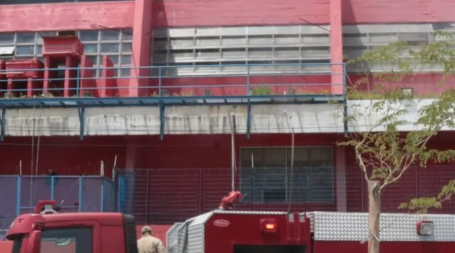 Imagem ilustrativa da imagem Incêndio atinge supermercado no Centro de Niterói
