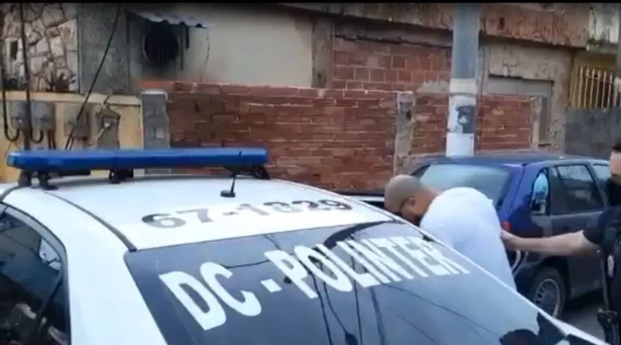 Imagem ilustrativa da imagem Homem condenado por feminicídio é preso na Baixada Fluminense