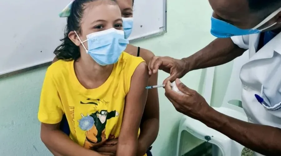 Imagem ilustrativa da imagem Primeira criança é vacinada contra Covid-19 em Niterói