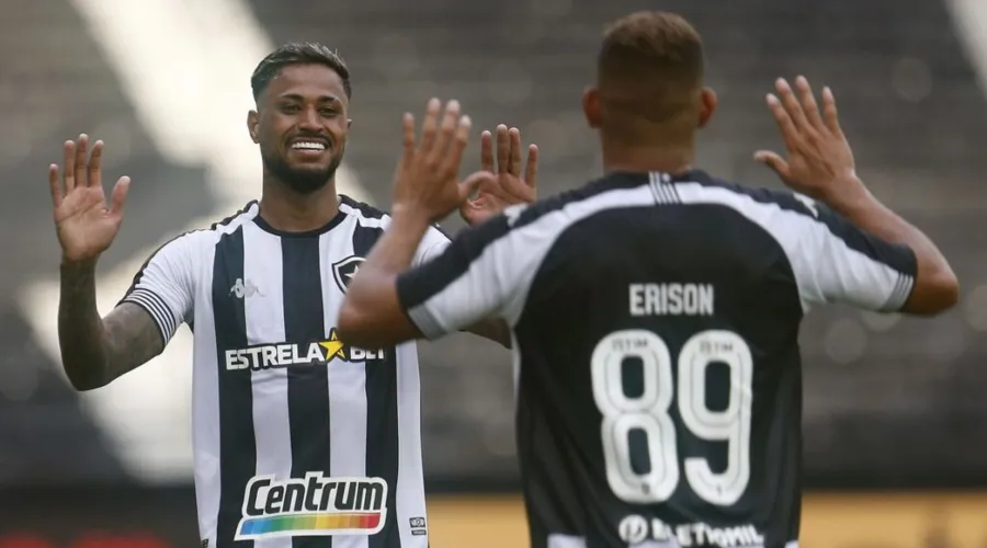 Imagem ilustrativa da imagem Botafogo derrota o Bangu por 2 a 0 e conquista  primeira vitória no Campeonato Carioca