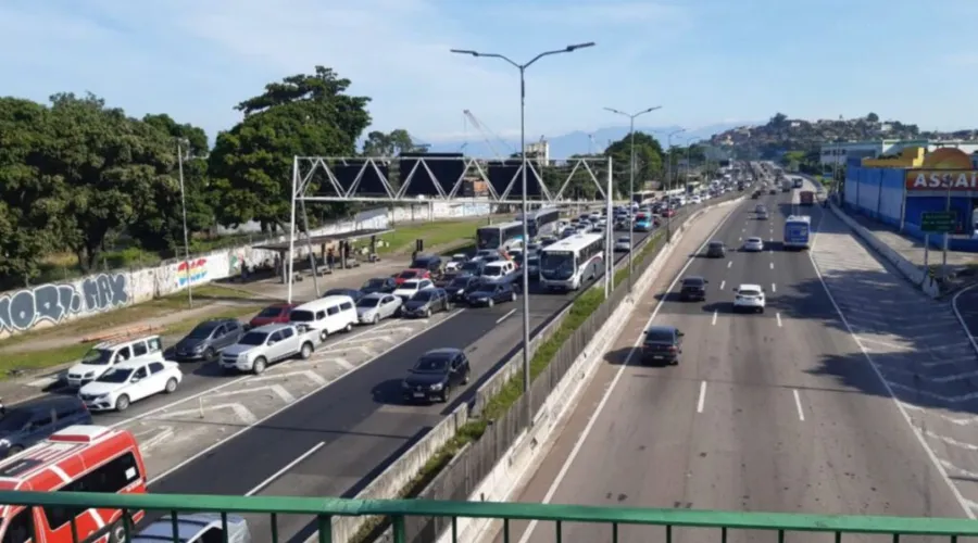 Imagem ilustrativa da imagem Acessos à Ponte Rio-Niterói congestionados nesta segunda