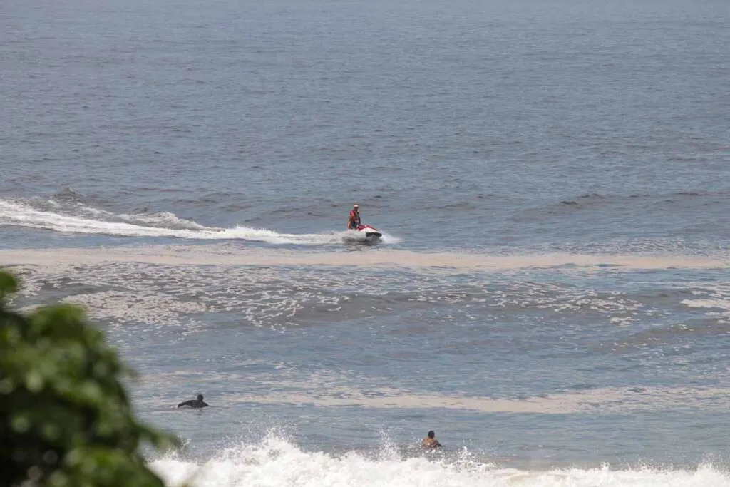 Imagem ilustrativa da imagem Buscas por jovem desaparecido completam uma semana nas praias de Niterói
