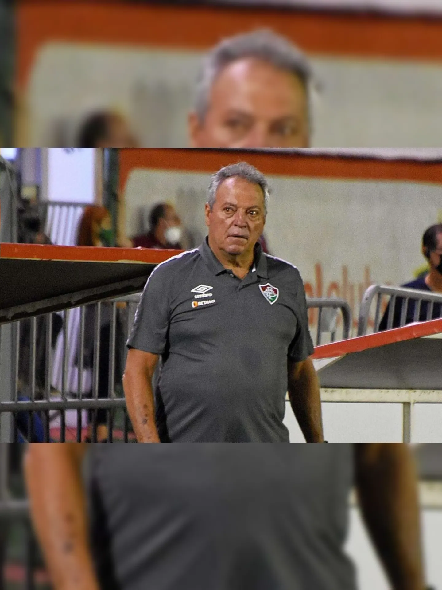 Imagem ilustrativa da imagem Vaiado mesmo após nova vitória, Abel Braga rebate torcedores do Fluminense