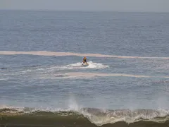 Buscas por jovem desaparecido completam uma semana nas praias de Niterói