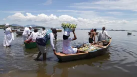 Tradição religiosa é mantida com fé e gratidão na Praia das Pedrinhas em SG