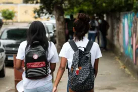 Horário reduzido e rodízio marcam início das aulas em Niterói e SG