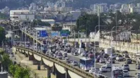 Trânsito lento nos acessos à Ponte Rio-Niterói