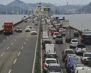 Imagem ilustrativa da imagem Motociclista morre em grave acidente na Ponte-Rio Niterói