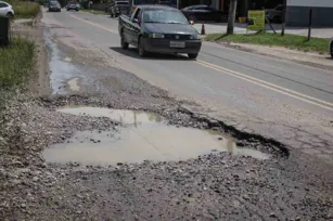 Imagem ilustrativa da imagem Motoristas em risco na antiga Estrada de Itaipuaçu, em Maricá