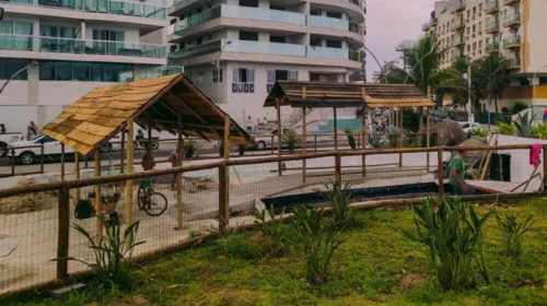 Imagem ilustrativa da imagem Espaço recreativo para crianças na praia do Forte, em Cabo Frio