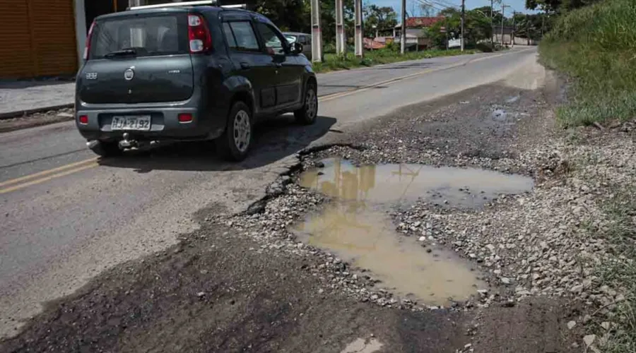 Imagem ilustrativa da imagem Motoristas em risco na antiga Estrada de Itaipuaçu, em Maricá