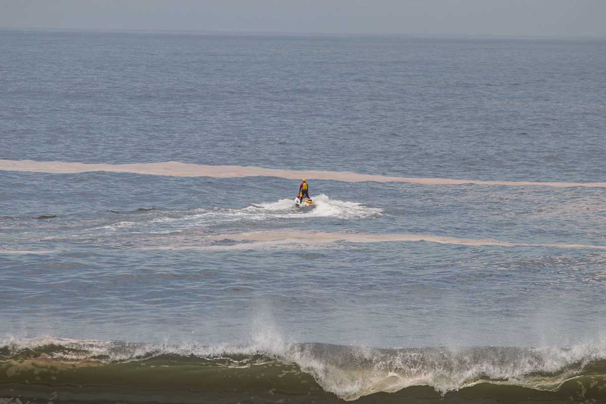 Buscas por jovem desaparecido completam uma semana nas praias de Niterói